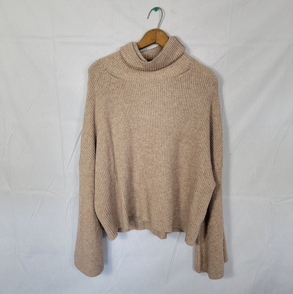 Women's NWOT Large Urban Daizy Cozy Tan Turtleneck Sweater - Picture 1 of 5